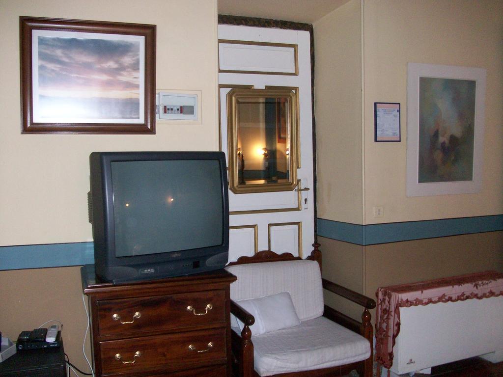Apartamento Aeginitiko Archontiko Aegina Habitación foto